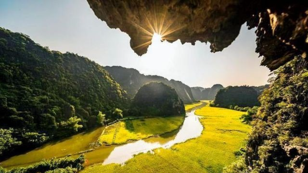TOUR HOA LƯ - TAM CỐC - HANG MÚA - BÁI ĐÍNH - TRÀNG AN 2 NGÀY 1 ĐÊM