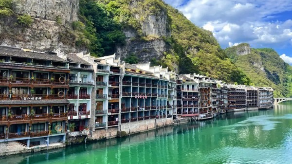 TOUR DU LỊCH LỆ BA – THIÊN HỘ MIÊU TRẠI –  QUÝ CHÂU 5 NGÀY 4 ĐÊM