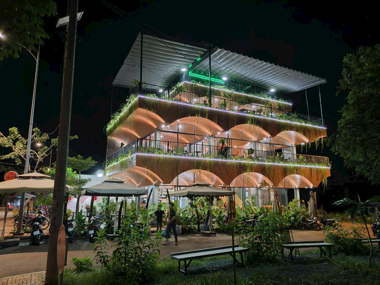 Mái xếp bạt cho nhà hàng khác sạn