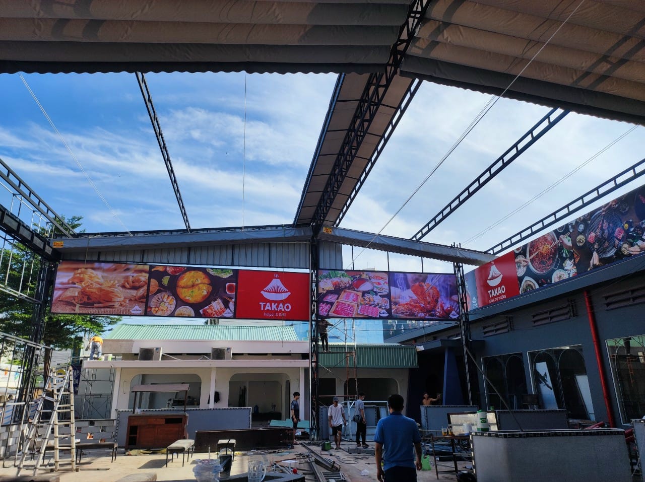 TẠI SAO NÊN LÀM MÁI XẾP , MÁI CHE DI ĐỘNG SO VỚI LOẠI MÁI CỐ ĐỊNH ?