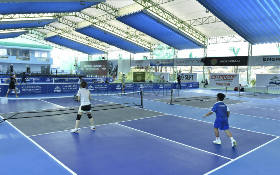 Mở sân Pickleball cả ngày không lo nắng mưa