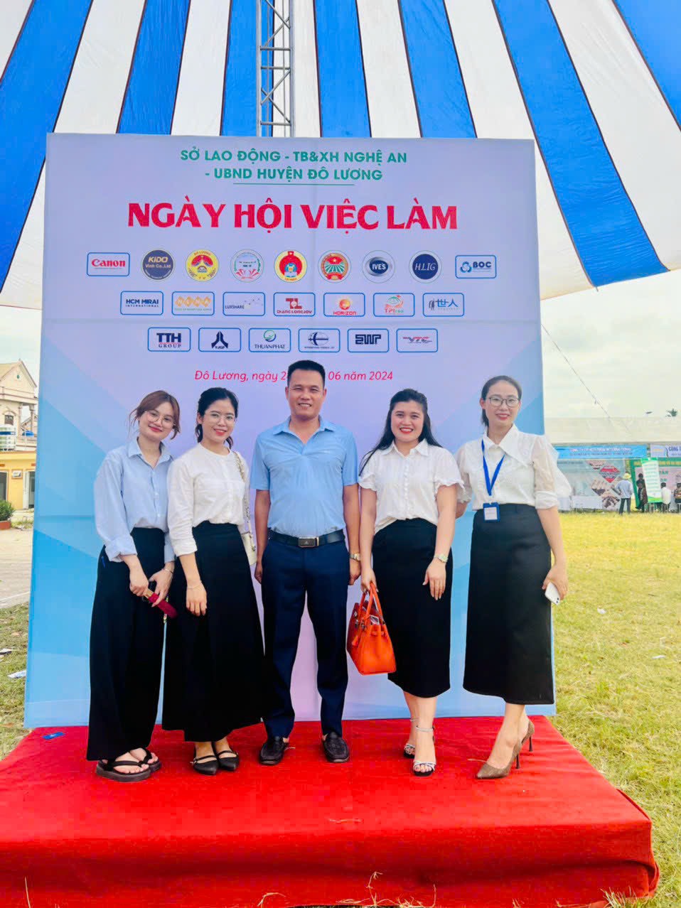 ĐƠN VỊ CÔNG TY TNHH TƯ VẤN DU HỌC LONG NHẬT THAM GIA “NGÀY HỘI VIỆC LÀM”