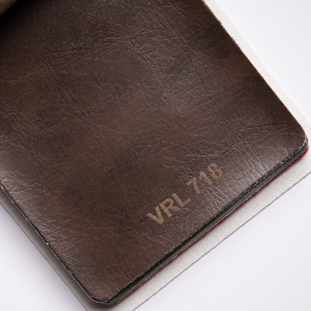 Giả da vân rạn hai màu lì VRL 718 óc chó