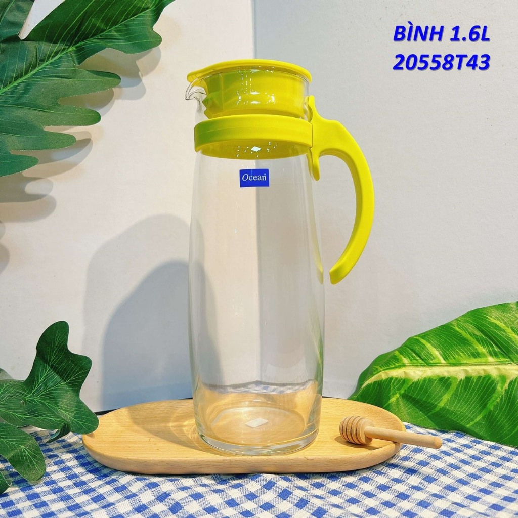 Bình thuỷ tinh cao cấp Ocean Thailand 1,6L đựng nước lọc.
