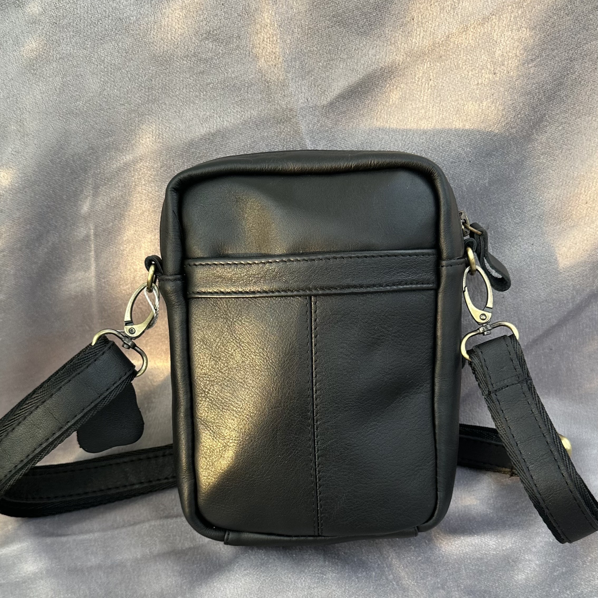 Túi đeo chéo nam da bò cao cấp SUNPOLO Đen TUI121