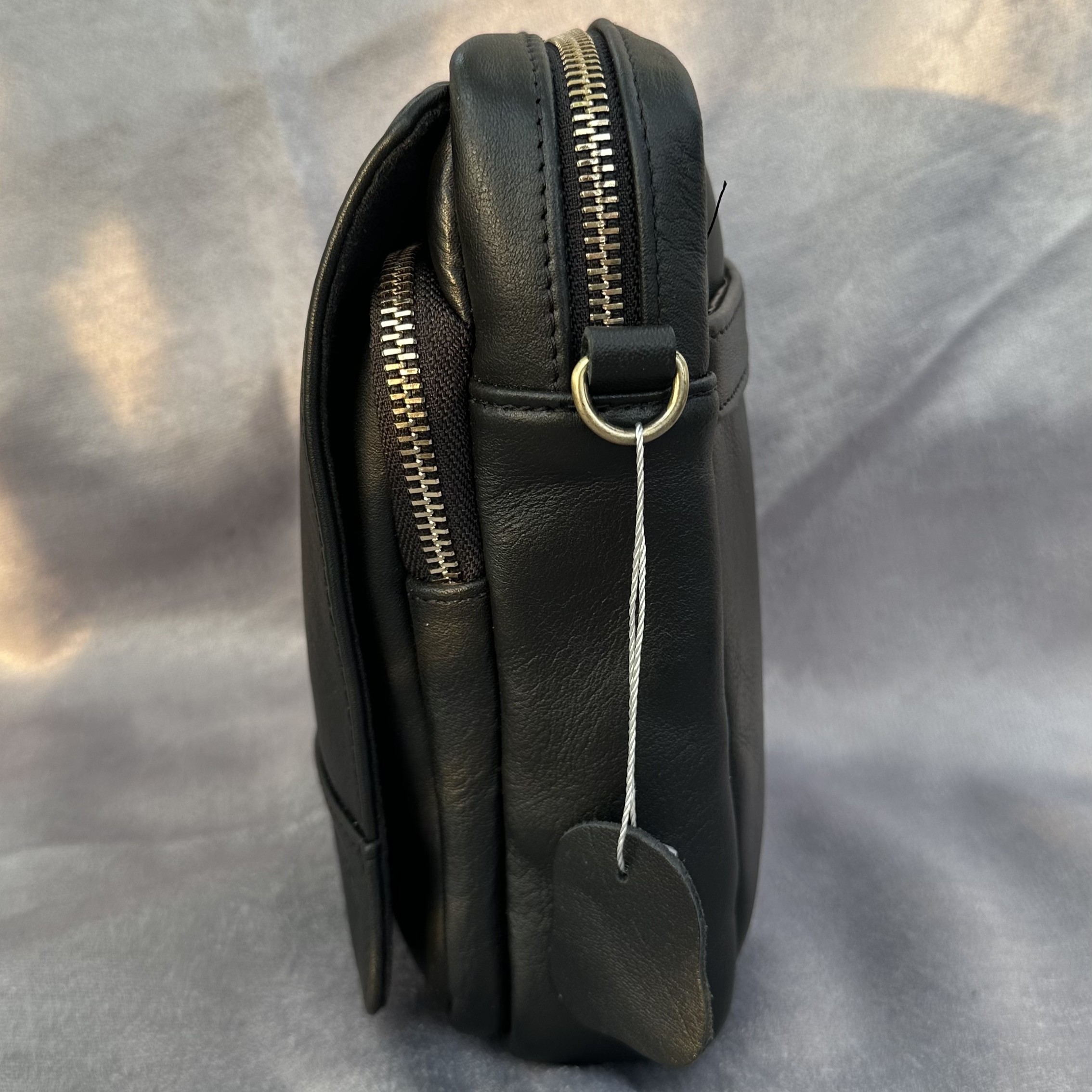 Túi đeo chéo nam da bò cao cấp SUNPOLO Đen TUI121