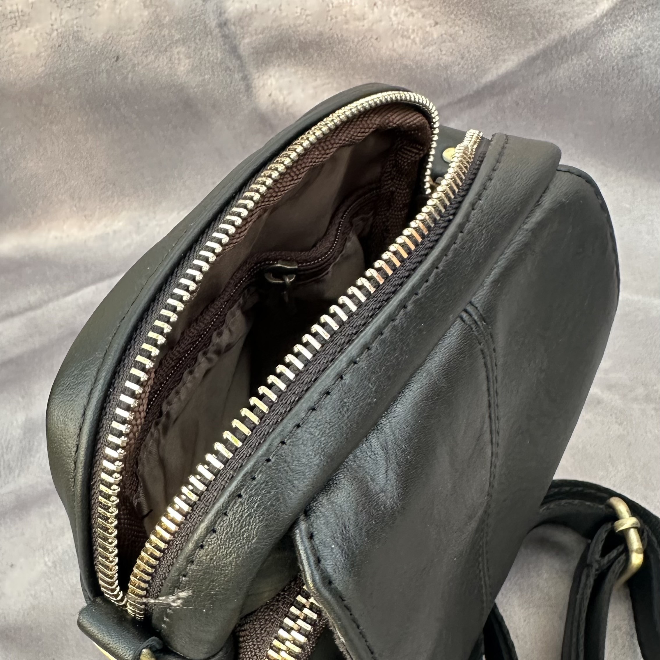 Túi đeo chéo nam da bò cao cấp SUNPOLO Đen TUI121