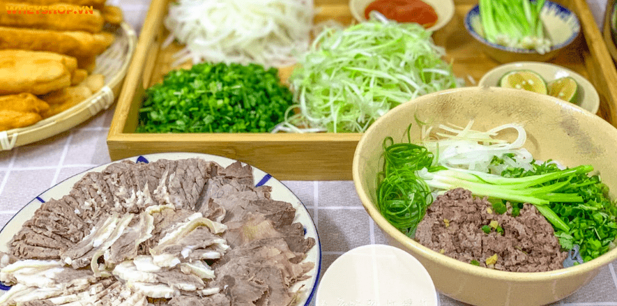 Phở là món ăn truyền thống của người Việt Nam được coi là linh hồn ẩm thực nơi đây. Hãy cùng theo dõi chia sẻ dưới đây của WheyShop 1 bát phở bao nhiêu calo?