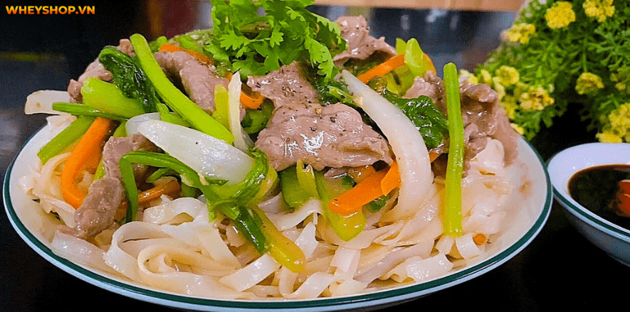 Phở là món ăn truyền thống của người Việt Nam được coi là linh hồn ẩm thực nơi đây. Hãy cùng theo dõi chia sẻ dưới đây của WheyShop 1 bát phở bao nhiêu calo?