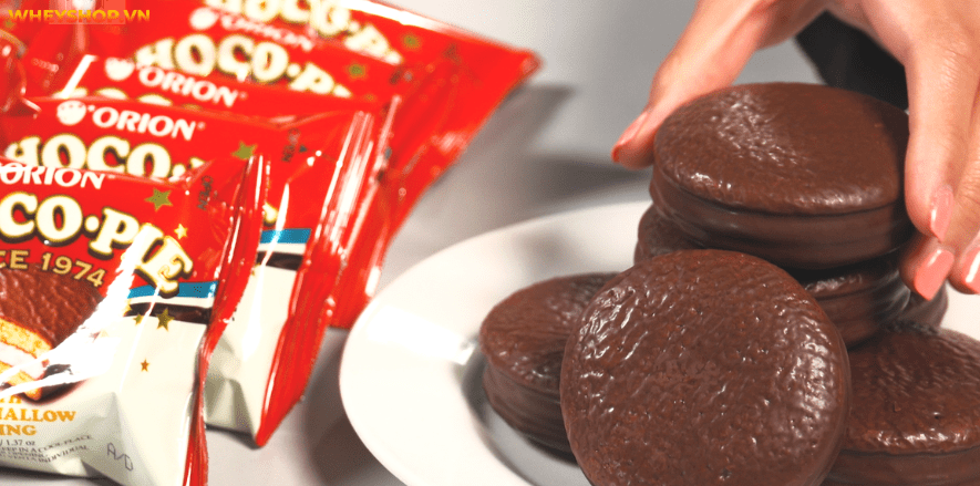 "ăn bánh Chocopie có béo không?" là câu hỏi được nhiều người thắc mắc, đặc biệt là người ăn kiêng. Cùng WheyShop tìm hiểu 1 cái bánh Chocopie bao nhiêu calo...
