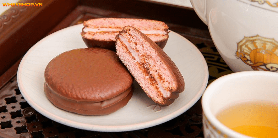"ăn bánh Chocopie có béo không?" là câu hỏi được nhiều người thắc mắc, đặc biệt là người ăn kiêng. Cùng WheyShop tìm hiểu 1 cái bánh Chocopie bao nhiêu calo...