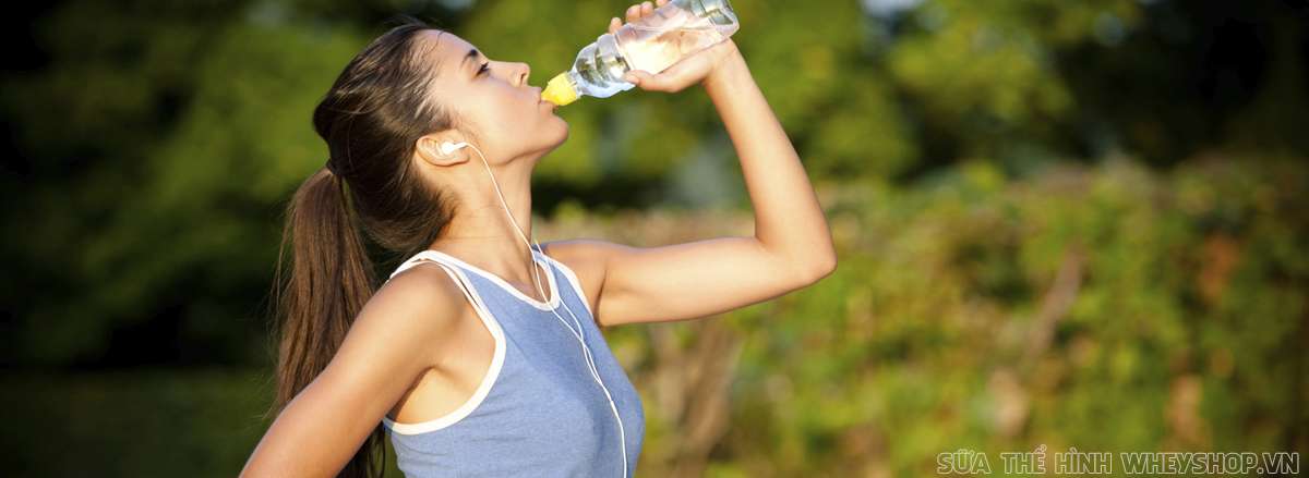 10 bai tap hit dot mo giam can hieu qua uong nhieu nuoc