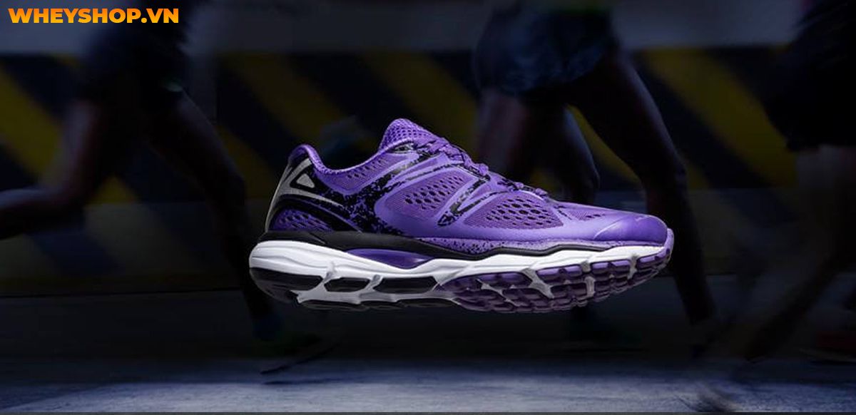 Nếu bạn đang băn khoăn trong việc tìm kiếm giày chạy bộ adidas phù hợp thì hãy cùng WheyShop điểm qua top 15 giày chạy bộ adidas trong bài..