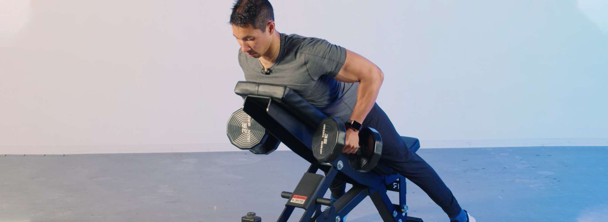 30 bai tap co lung xo de giam mo hieu qua Incline Dumbbell Row