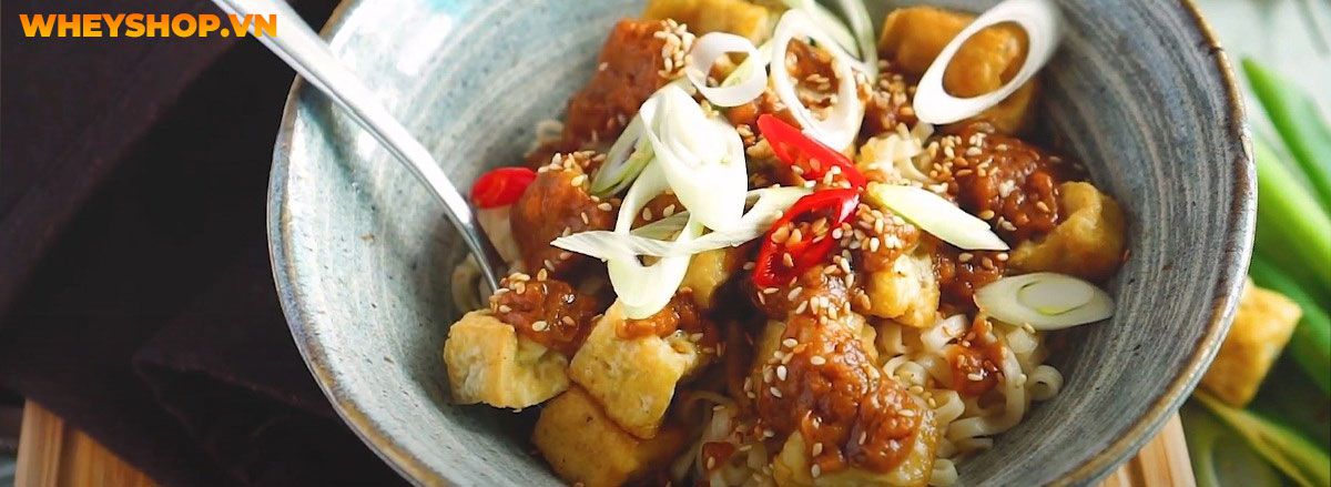 Nếu bạn đang băn khoăn trong việc sử dụng bơ đậu phộng tăng cân như thế nào thì hãy cùng WheyShop tìm hiểu ngay 10 món ăn cùng bơ đậu phòng tăng cân hiệu quả...