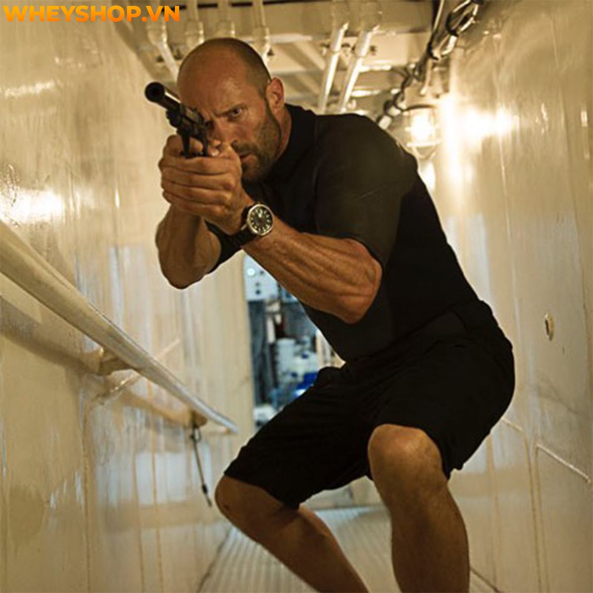 Jason Statham được biết đến là một diễn viên, nhà sản xuất phim và là một võ sĩ người Anh. Ngoài ra, anh còn là một thành viên trong đội lặn của quốc gia Anh...