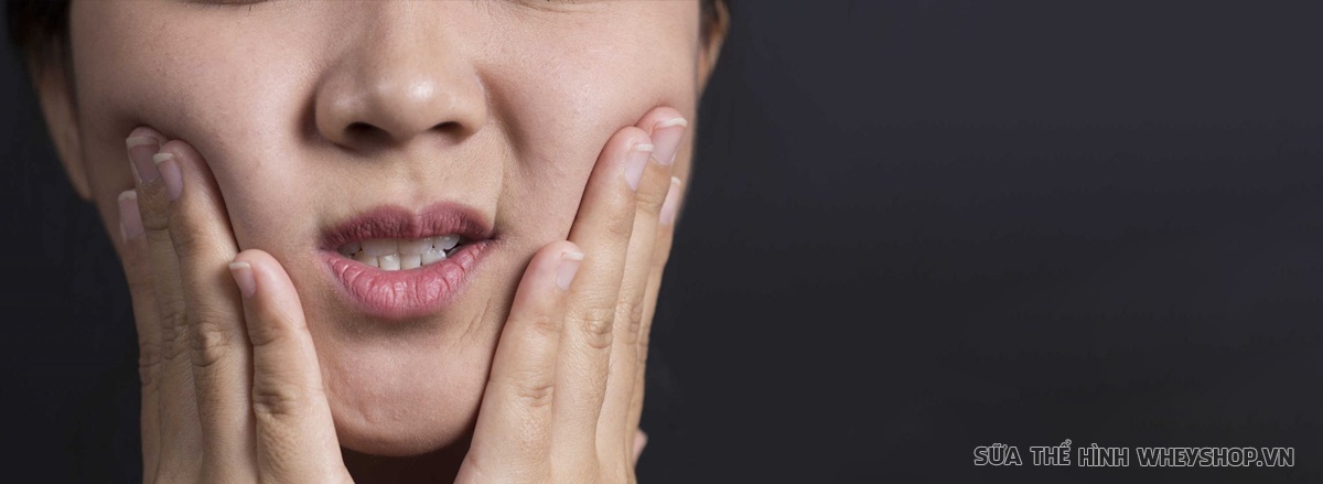 Mỡ mặt (mập mặt), hiểu một cách đơn giản là gương mặt bị phù trở nên nặng nề, chảy xệ do trữ nước hoặc tích mỡ. Tham khảo ngay 7 lời khuyên giảm mỡ mặt hiệu quả