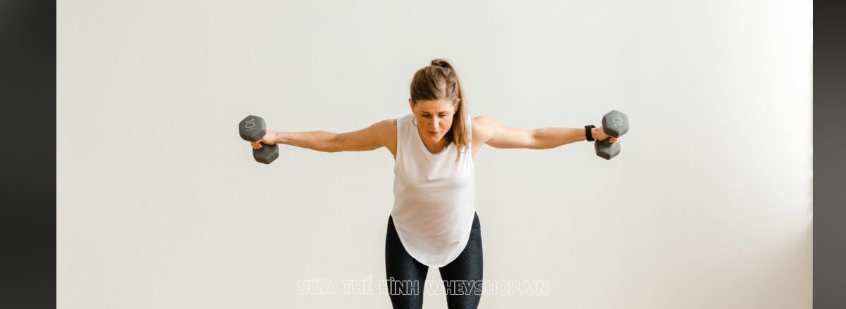 Lưng xô phát triển toàn diện không thể thiếu những bài tập Lưng xô với tạ đơn. Cùng WheyShop tìm hiểu ngay 9 bài tập lưng xô với tạ đơn qua bài viết này nhé...