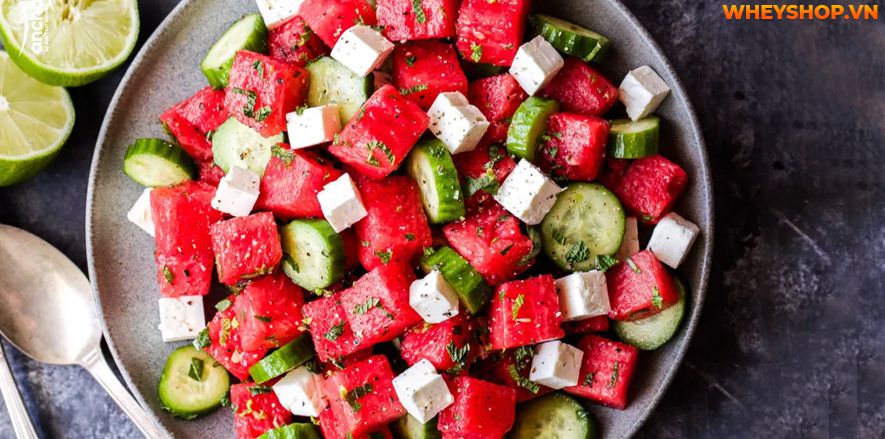 Ăn dưa hấu có béo không? Ăn nhiều dưa hấu có tốt không? Bài viết này, hãy cùng Wheyshop giải đáp thắc mắc cho bạn nhé!