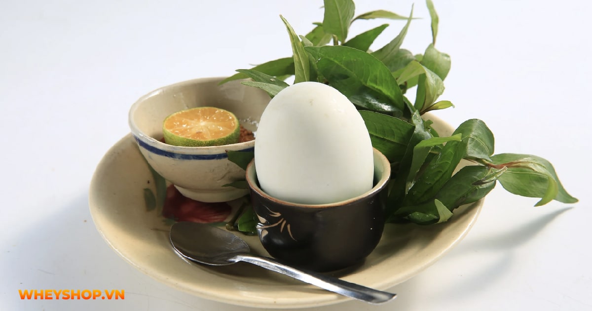 an-trung-vit-lon-xong-co-nen-uong-sua-03-min