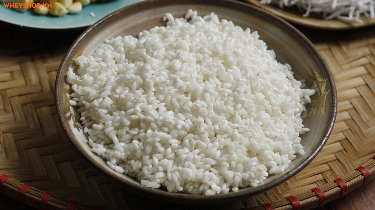 Bấm lỗ tai kiêng ăn gì? Danh sách đầy đủ & nên ăn gì