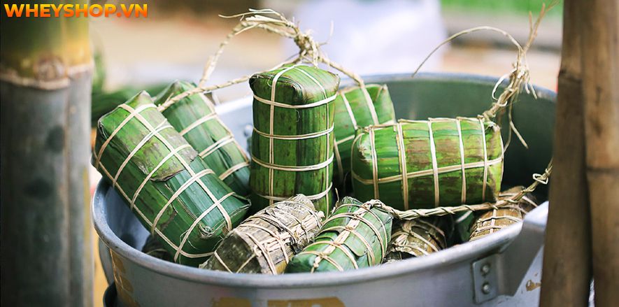 Bánh Tét là món bánh cổ truyền nằm trong Tết cổ truyền được mọi người mong chờ hàng năm. Chúng ta cũng có thể biến tấu thêm với món bánh tét chuối đặc biệt...