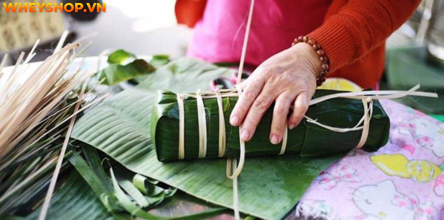 Bánh Tét là món bánh cổ truyền nằm trong Tết cổ truyền được mọi người mong chờ hàng năm. Chúng ta cũng có thể biến tấu thêm với món bánh tét chuối đặc biệt...