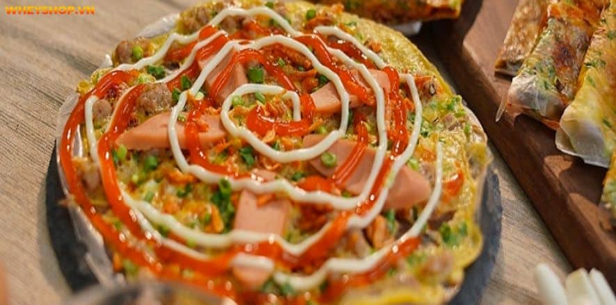 Bánh tráng nướng là món ăn vặt được nhiều người yêu thích bởi hương vị thơm ngon đặc trưng. Vậy bánh tráng nướng bao nhiêu calo không? Cùng WheyShop tìm...