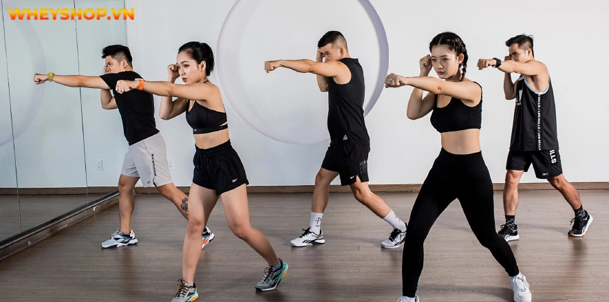 Body Combat là bài tập rèn luyện sức mạnh, cải thiện sức khỏe. Lợi ích của việc tập Body Combat là gì? Tập Body Combat như thế nào? Cùng WheyShop tìm hiểu...