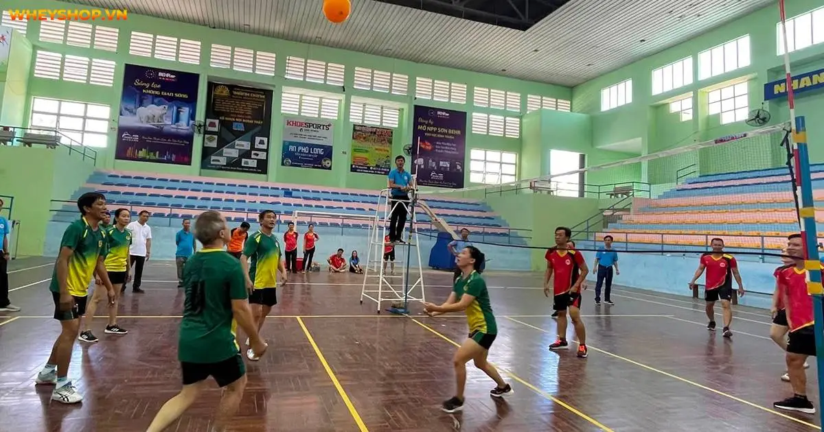 cach-dap-bong-chuyen-hoi-co-ban-cho-nguoi-moi-2