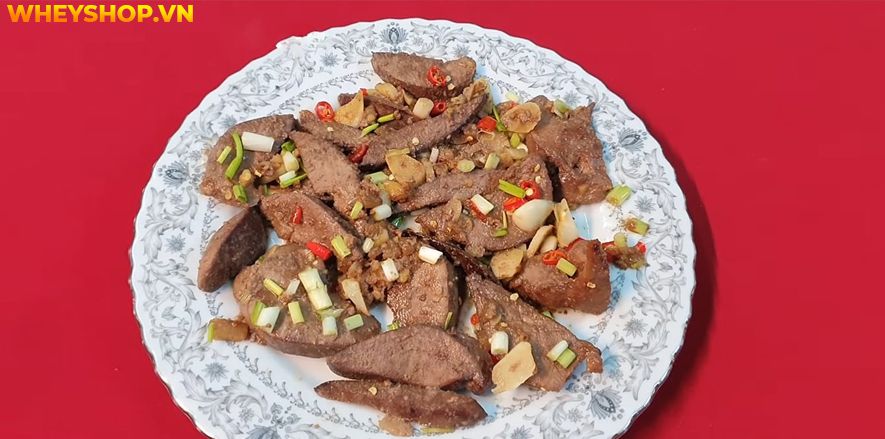 Gan động vật là một loại thực phẩm rất ngon và bổ dưỡng cho cơ thể được sử dụng nhiều trong bữa ăn hàng ngày của các gia đình Việt Nam. Gan lợn xào tỏi được...