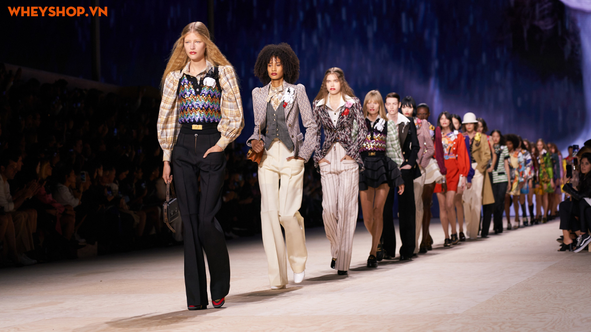 Catwalk là gì? Hướng dẫn đi catwalk như người mẫu từ A–Z – WheyShop
