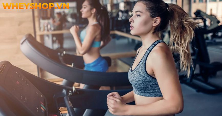 Thao tác đi bộ, chạy bộ nhanh tại nhà