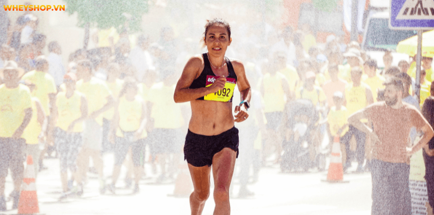 Chạy nước rút là gì? Bạn mong muốn trở thành 1 vận động viên chuyên nghiệp chạy nước rút, hãy cùng WheyShop thực hiện phương pháp chạy dưới đây.