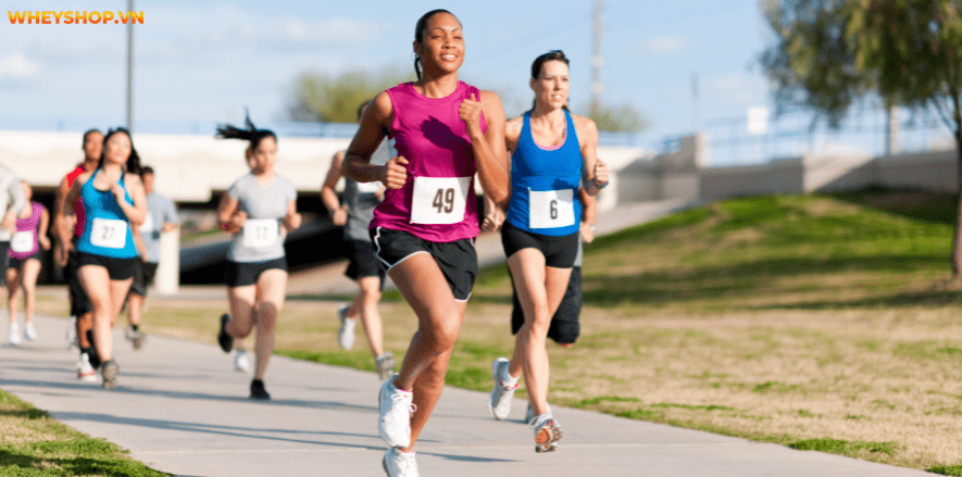 Chạy nước rút là gì? Bạn mong muốn trở thành 1 vận động viên chuyên nghiệp chạy nước rút, hãy cùng WheyShop thực hiện phương pháp chạy dưới đây.