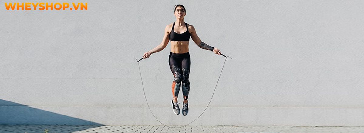 Nhảy dây là bài tập quen thuộc và vô cùng đơn giản, tuy nhiên bạn sẽ cảm thấy nuối tiếc vì không biết tới 10 lợi ích của nhảy dây qua bài viết của WheyShop...