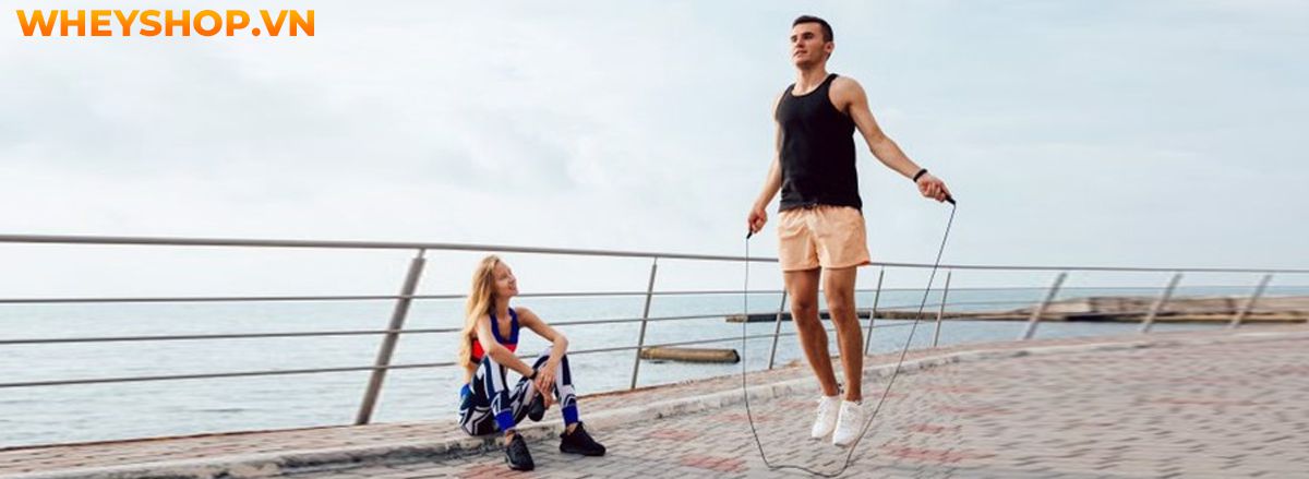 Nhảy dây là bài tập quen thuộc và vô cùng đơn giản, tuy nhiên bạn sẽ cảm thấy nuối tiếc vì không biết tới 10 lợi ích của nhảy dây qua bài viết của WheyShop...