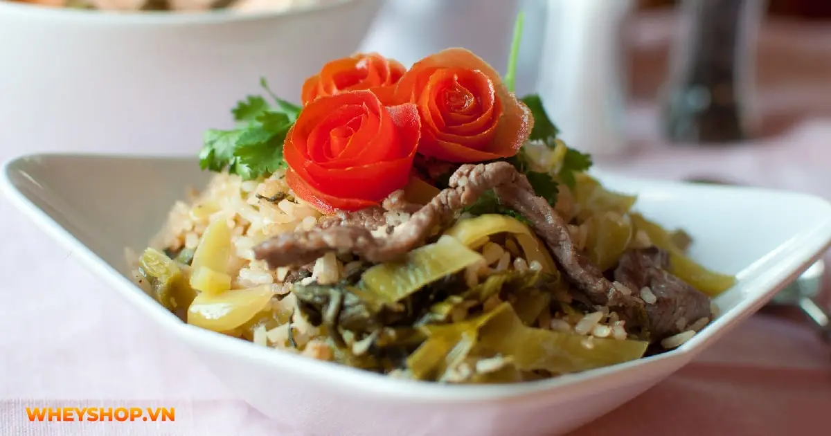 com-rang-dua-bo-bao-nhieu-calo-com-rang-beo-khong-03-min