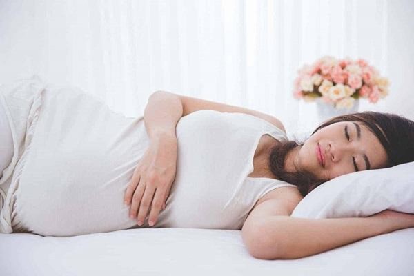 lợi ích của đi bộ khi mang thai 