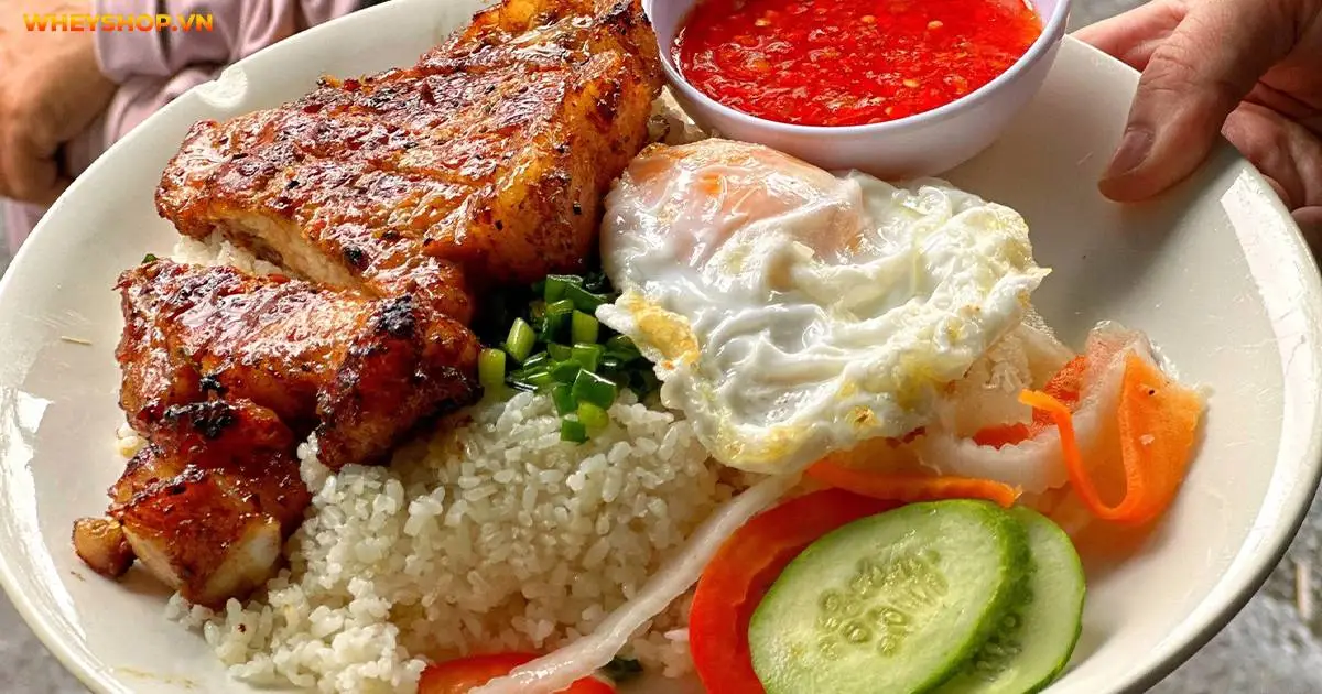 giai-dap-1-dia-com-tam-bao-nhieu-calo-4