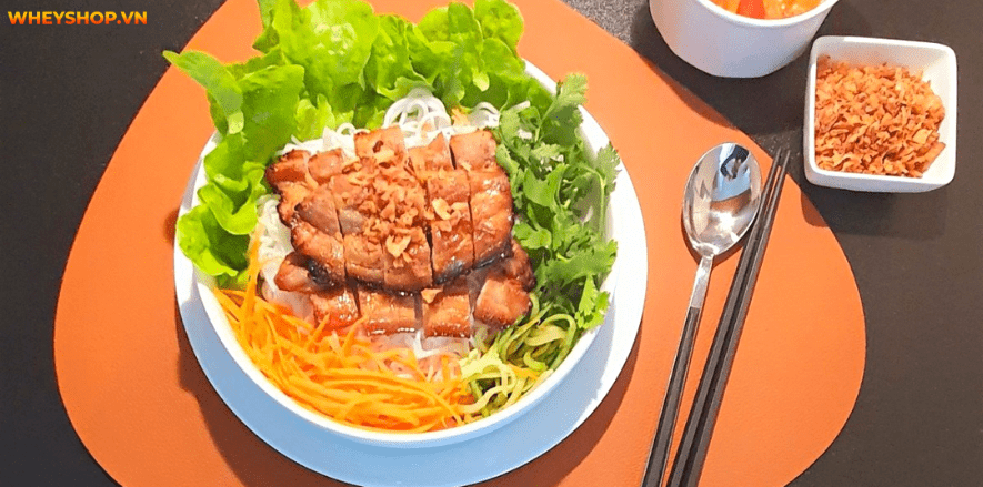 Đối với những người tập gym sẽ ưu tiên kiểm soát lượng calo nạp vào cơ thể. Vậy bún thịt nướng bao nhiêu calo ? sẽ được WheyShop giải đáp thắc mắc dưới đây.