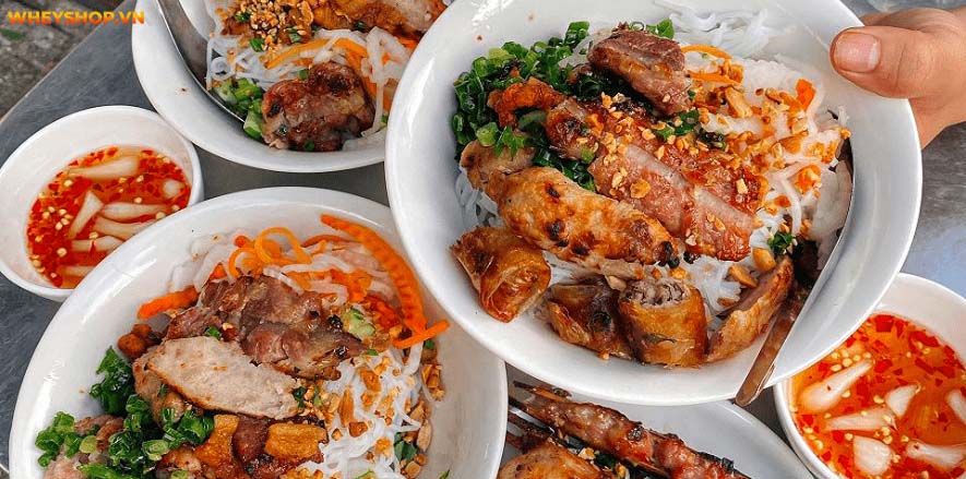 Đối với những người tập gym sẽ ưu tiên kiểm soát lượng calo nạp vào cơ thể. Vậy bún thịt nướng bao nhiêu calo ? sẽ được WheyShop giải đáp thắc mắc dưới đây.