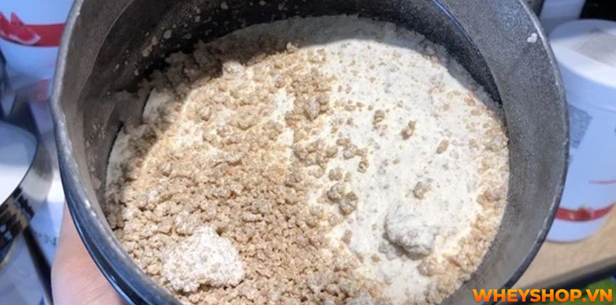 Cùng WheyShop tham khảo tại sao BCAA bị vón cục, BCAA bị vón cục có ảnh hưởng chất lượng không, BCAA bị vón cục có dùng được không...