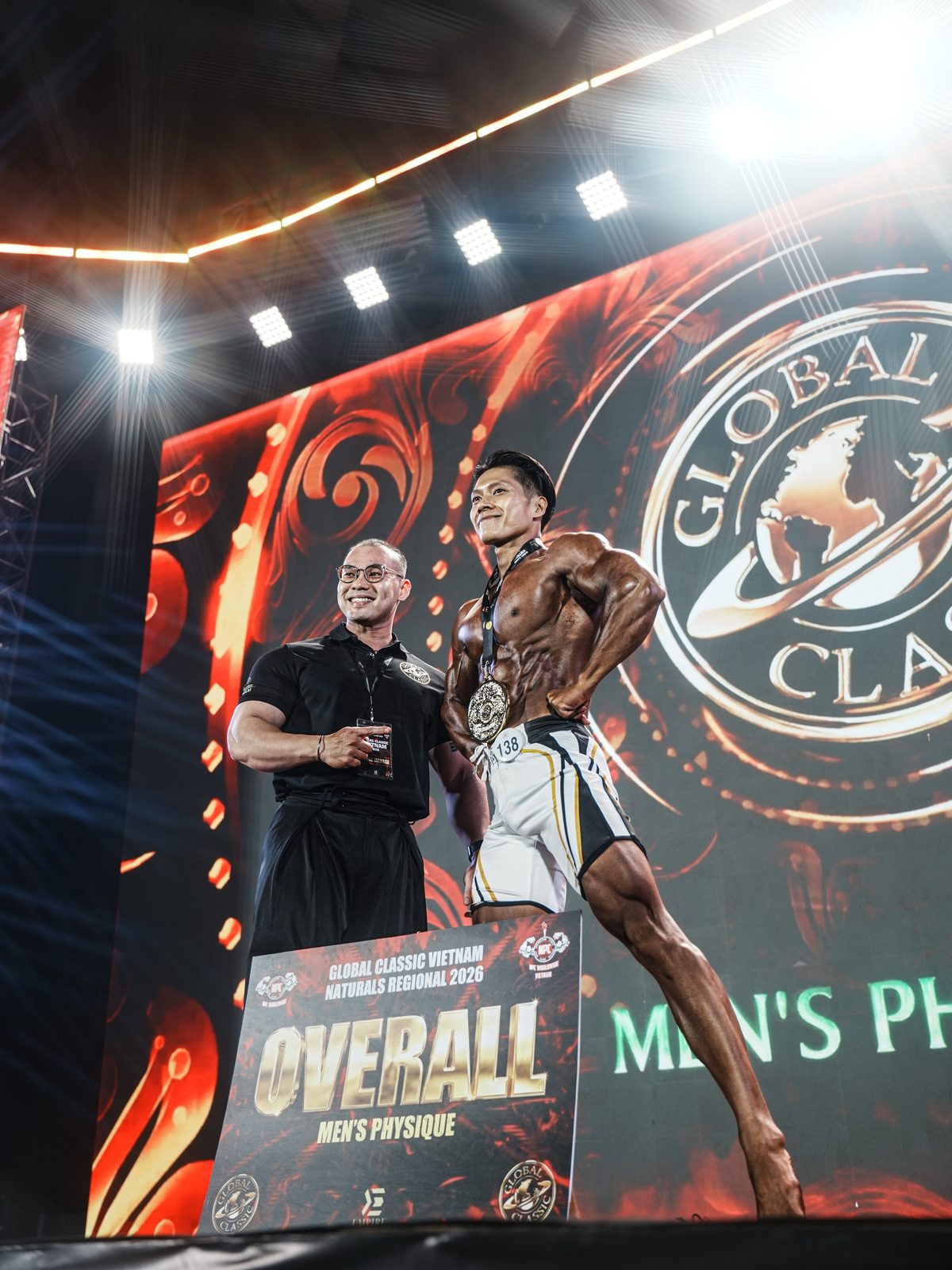 Giang Hoàng nhận giải OVERALL Men's Physique, trở thành IFBB Pro Natural đầu tiên của Việt Nam