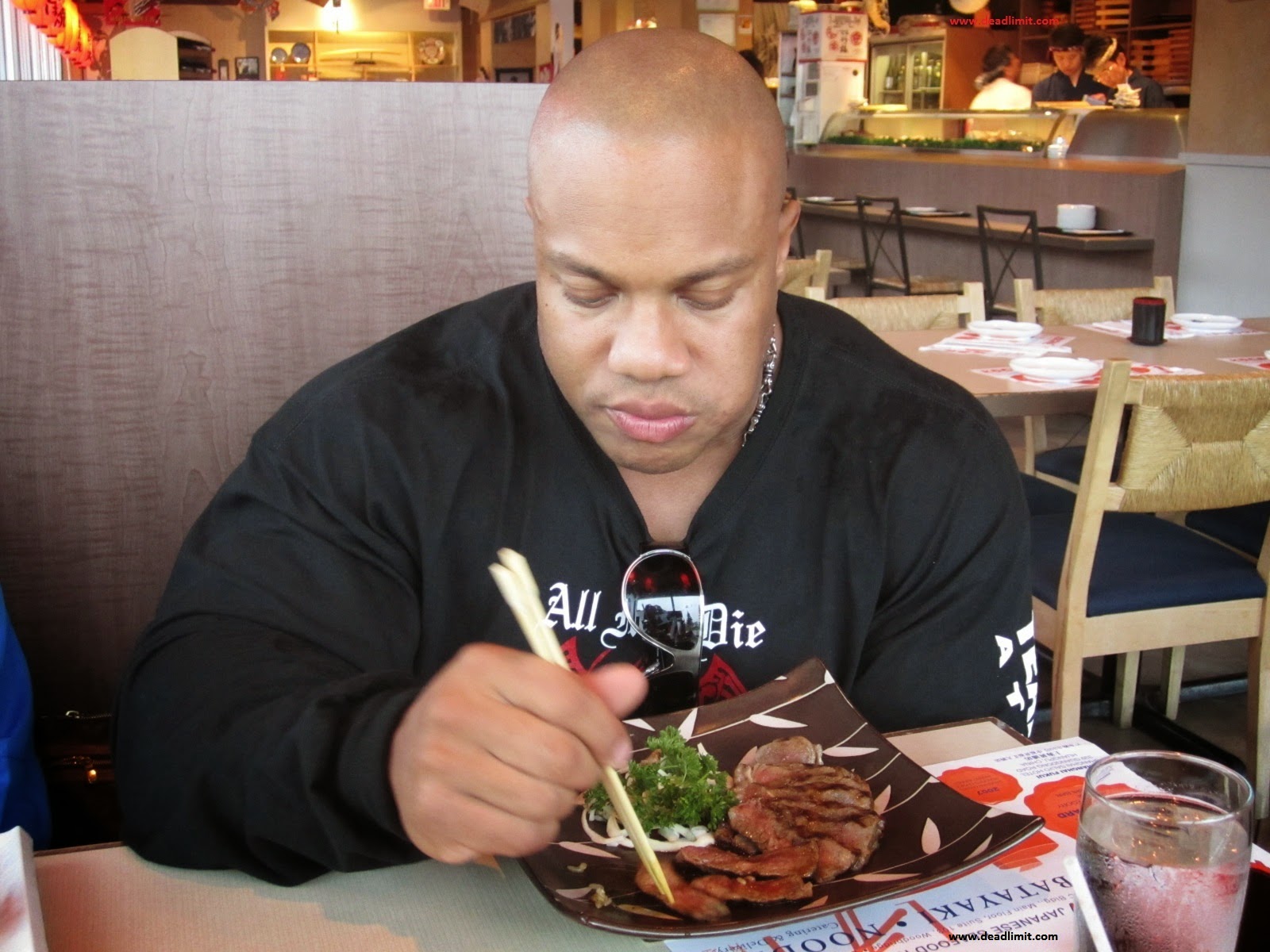 Theo như thông tin mới nhât cho biết 7x Mr. Olympia, Phil Heath đã chính thức tuyên bố trở lại sân khấu Mr. Olympia năm nay để tìm kiếm chức vô địch thứ 8...