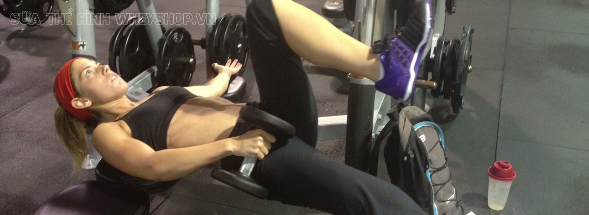 Hip Thrust là bài tập quen thuộc tác động vào phần mông, phát triển vòng 3 hiệu quả. Cùng tìm hiểu cách tập Hip Thrust tăng vòng 3 tại nhà đơn giản, hiệu quả...
