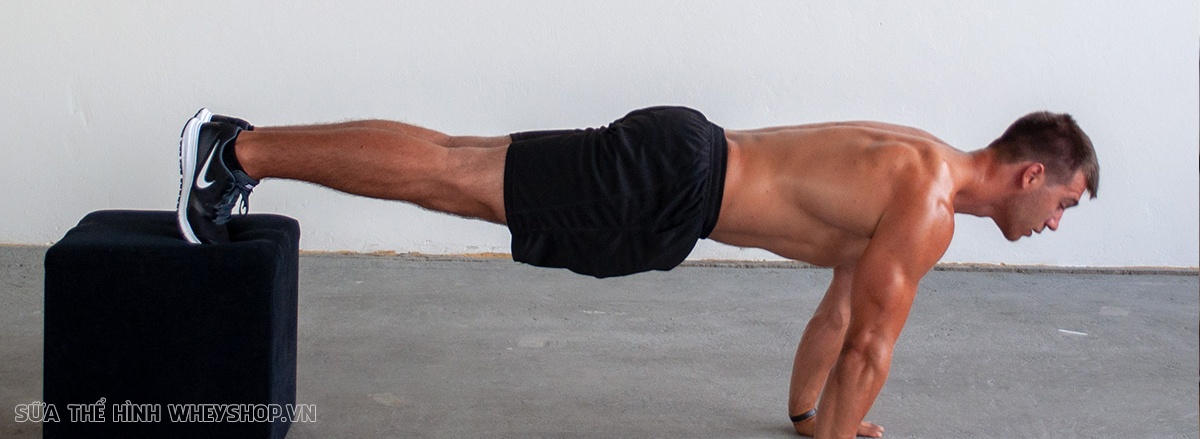 Chống đẩy Push Up là bài tập đơn giản nhưng hiệu quả hàng đầu cho cơ ngực, vay và tay phát triển. Push Up dễ dàng thực hiện, không cần dụng cụ, hiệu quả nhanh