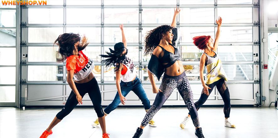 Zumba là một trong những điệu nhảy phổ biến nhất của Mỹ La-tinh. Nếu muốn học nhảy Zumba cơ bản, bạn có thể tự tập Zumba cơ bản tại nhà hoặc đến các phòng...