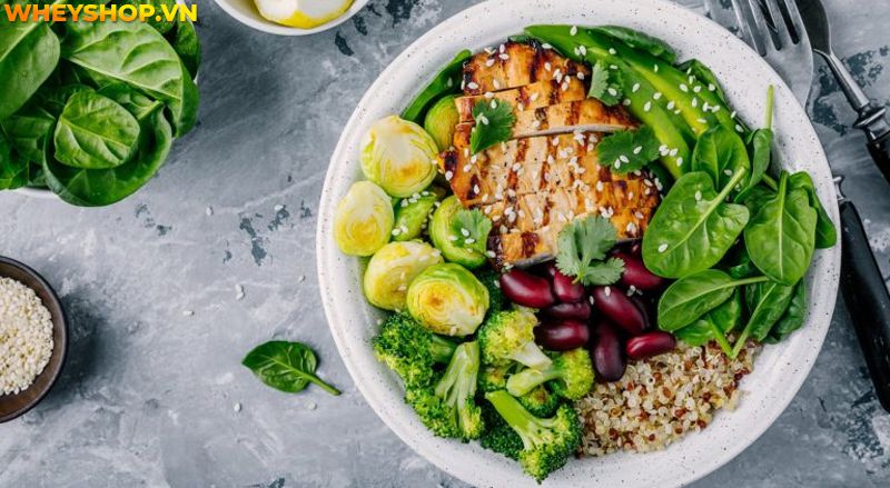 Crossfit là gì? Nói một cách đơn giản, Crossfit là một loại hình đào tạo sẽ giúp bạn mạnh mẽ hơn, săn chắc hơn và xây dựng cơ bắp trên một loạt các bài tập...