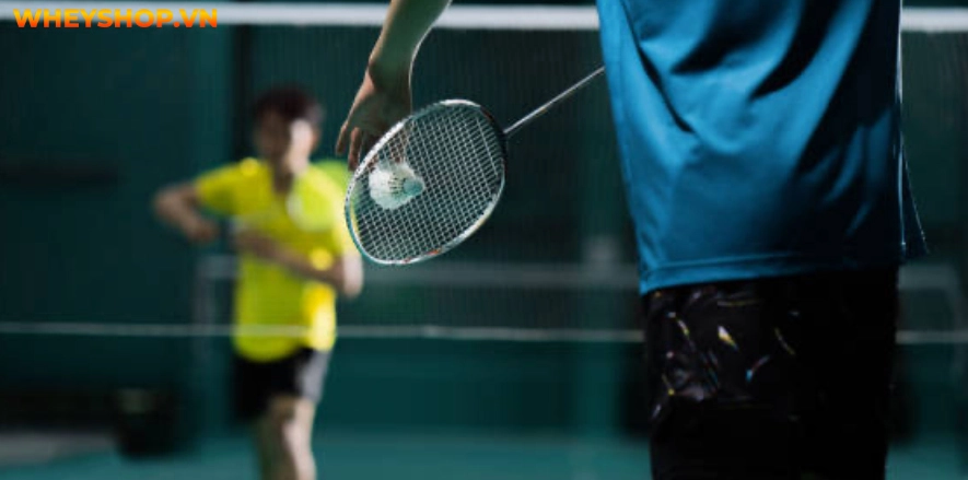 Đối với những người mới bắt đầu chơi cầu lông thì việc nắm rõ luật chơi cầu lông là vô cùng quan trọng.. Hãy cùng WheyShop tìm hiểu luật cầu lông chi tiết và...